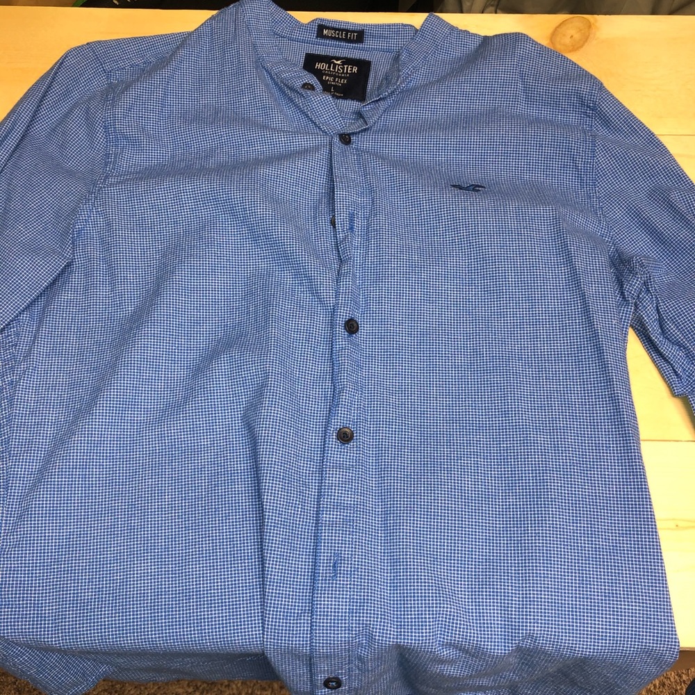 HOLLISTER BUTTON UP